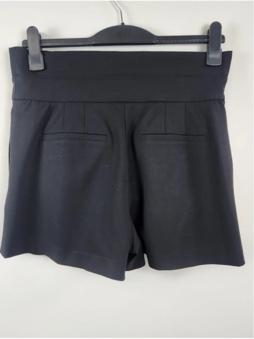 Aritzia Babaton Black Shorts Wool Pleated High Waisted Sz 8 Dark Academia Preppy